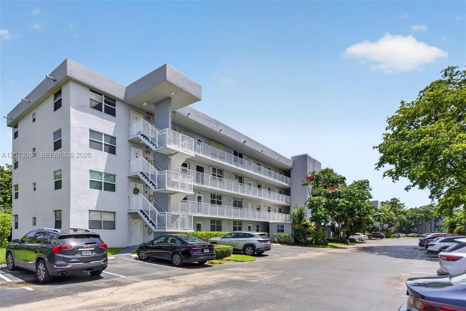 En Venta 106 Royal Park Drive 3D, Oakland Park, FL 33309, Oakland Park, FL 33309