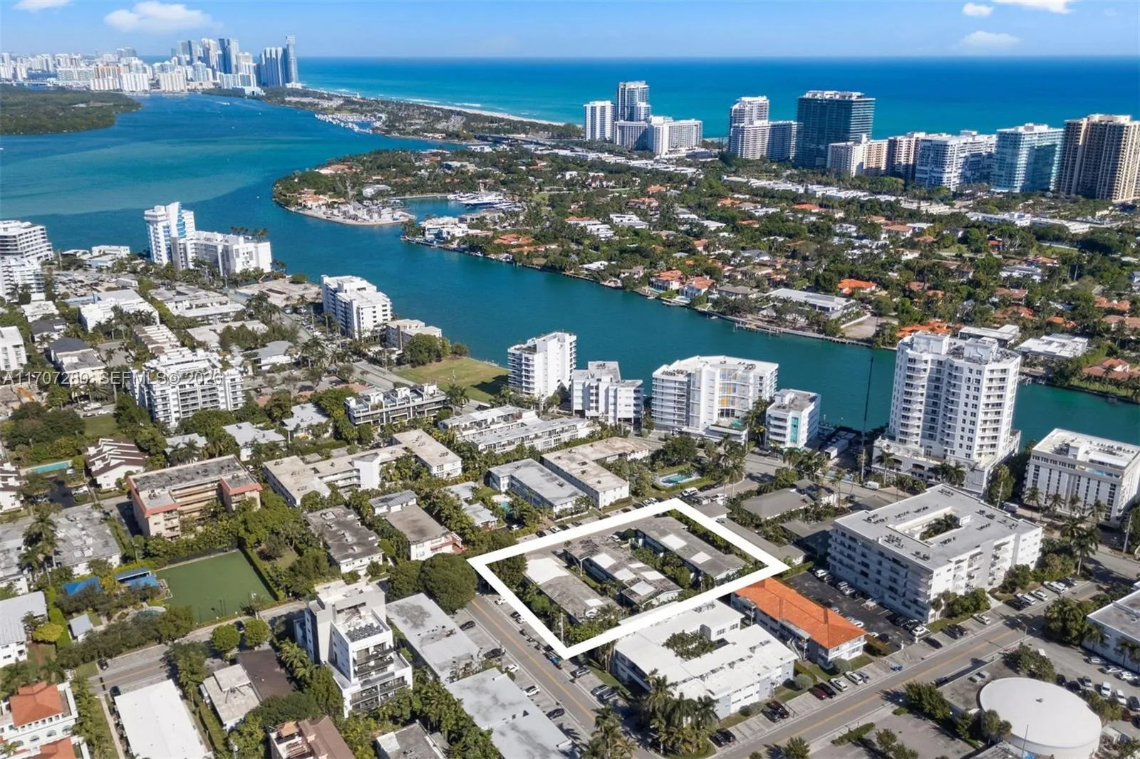Foto de propiedad en 1060 98 Street, Bay Harbor Islands, FL 33154 Bay Harbor Islands con MLS# 
