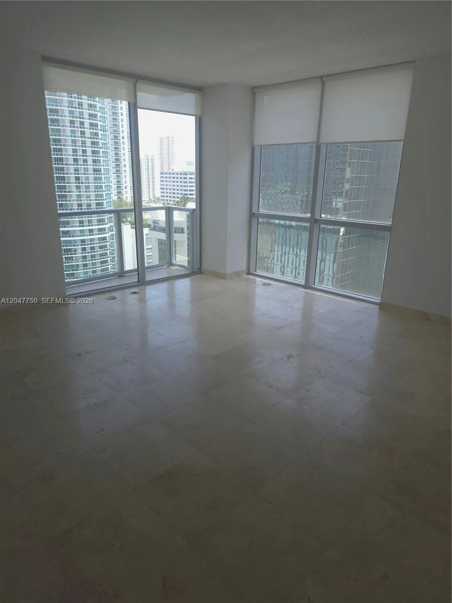 Foto de propiedad en 1060 Brickell Avenue 1701, Miami, FL 33131 Miami con MLS# 