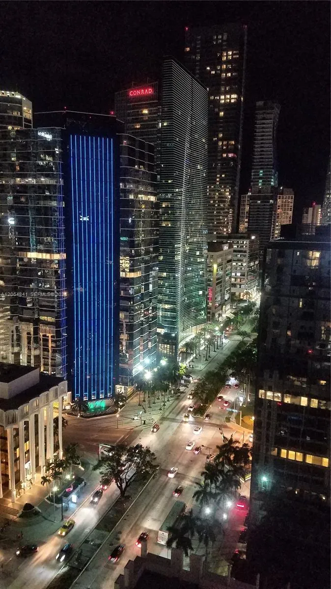 Foto de propiedad en 1060 Brickell Avenue 2411, Miami, FL 33131 Miami con MLS# 