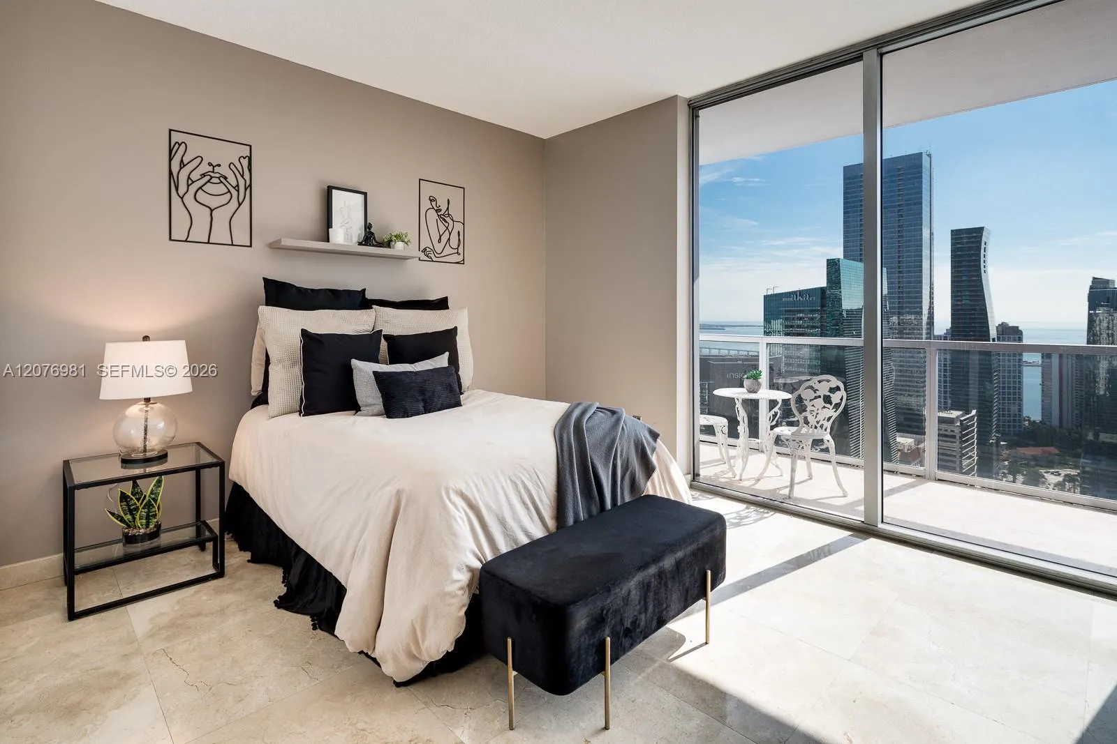 Foto de propiedad en 1060 Brickell Avenue 4009, Miami, FL 33131 Miami con MLS# 