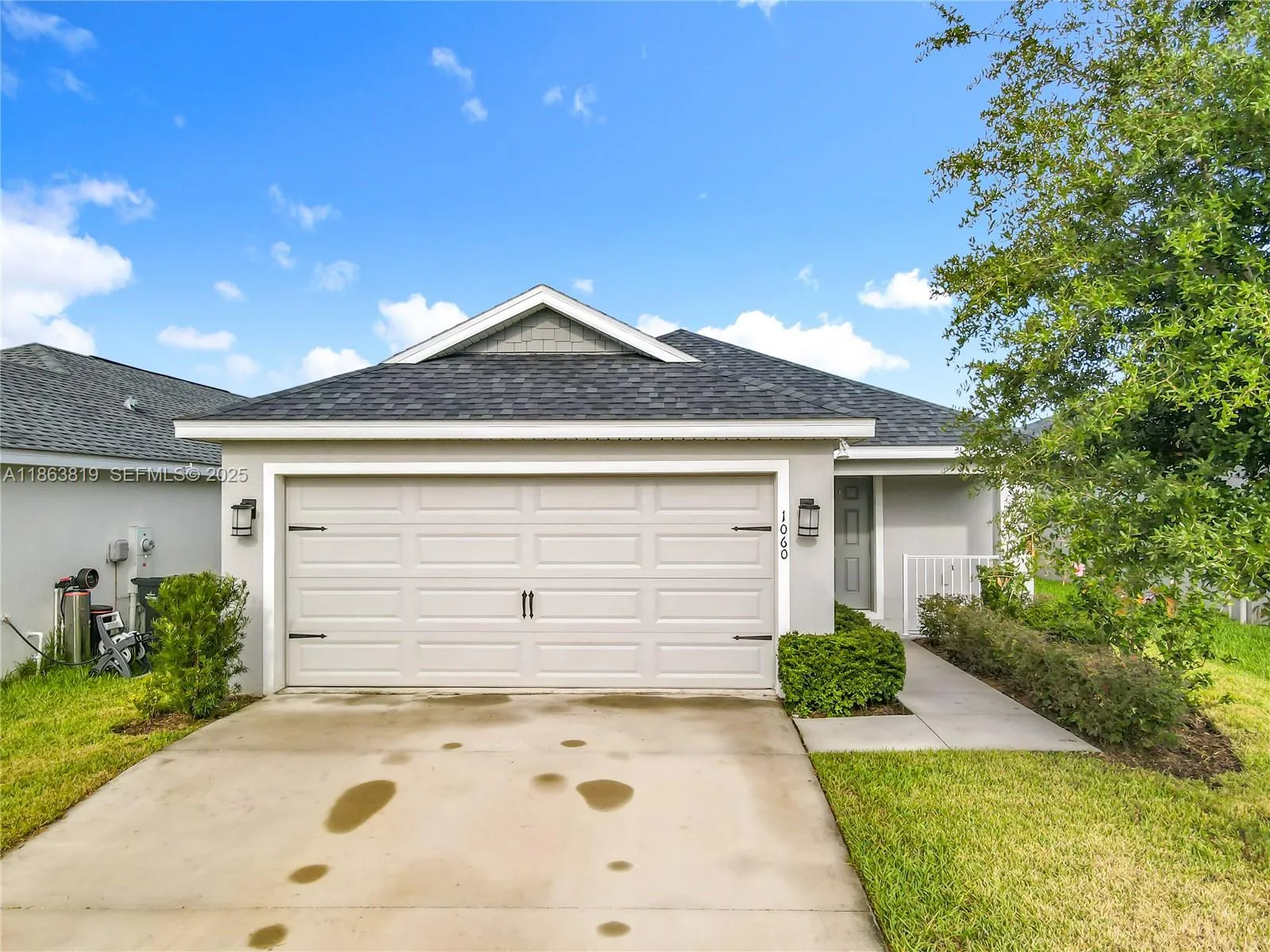 Foto de propiedad en 1060 Cascade Drive, Davenport, FL 33837 Davenport con MLS# 