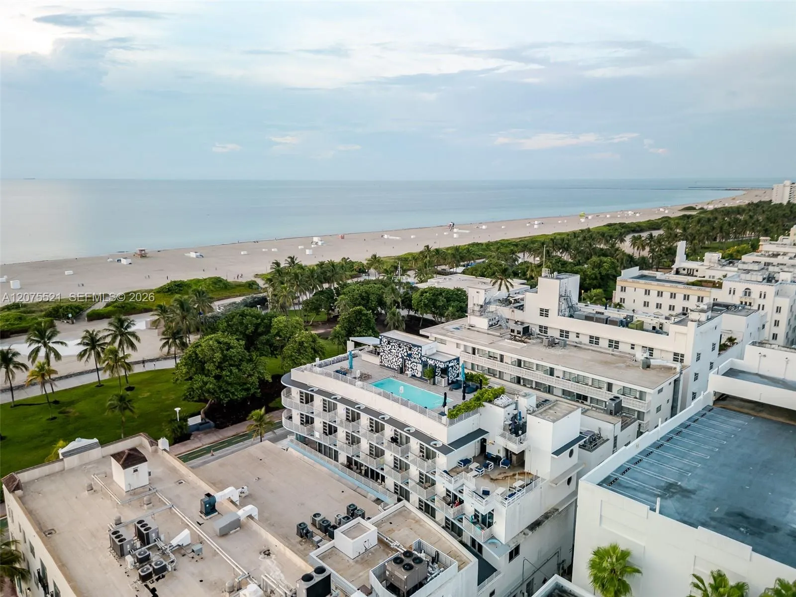 Foto de propiedad en 1060 Ocean Drive D204, Miami Beach, FL 33139 Miami Beach con MLS# 