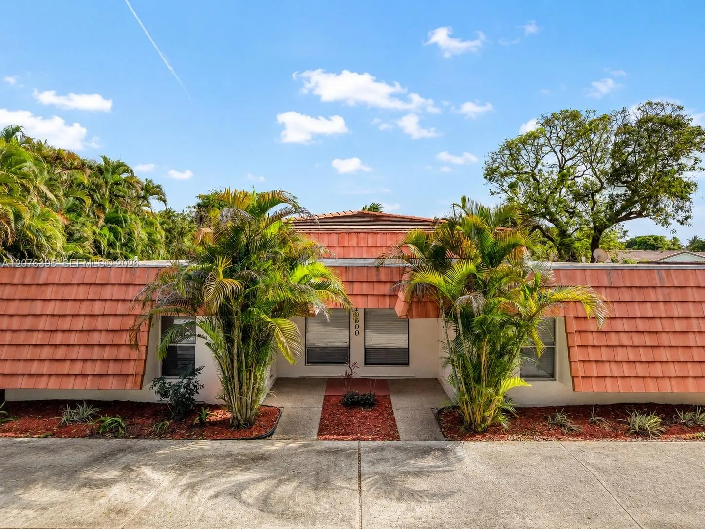 Foto de propiedad en 10600 NW 45th Street, Coral Springs, FL 33065 Coral Springs con MLS# 