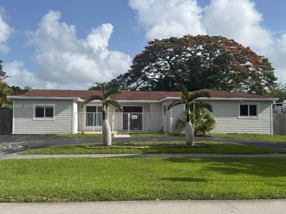 Foto de propiedad en 10601 SW 96th Street, Miami, FL 33176 Miami con MLS# 