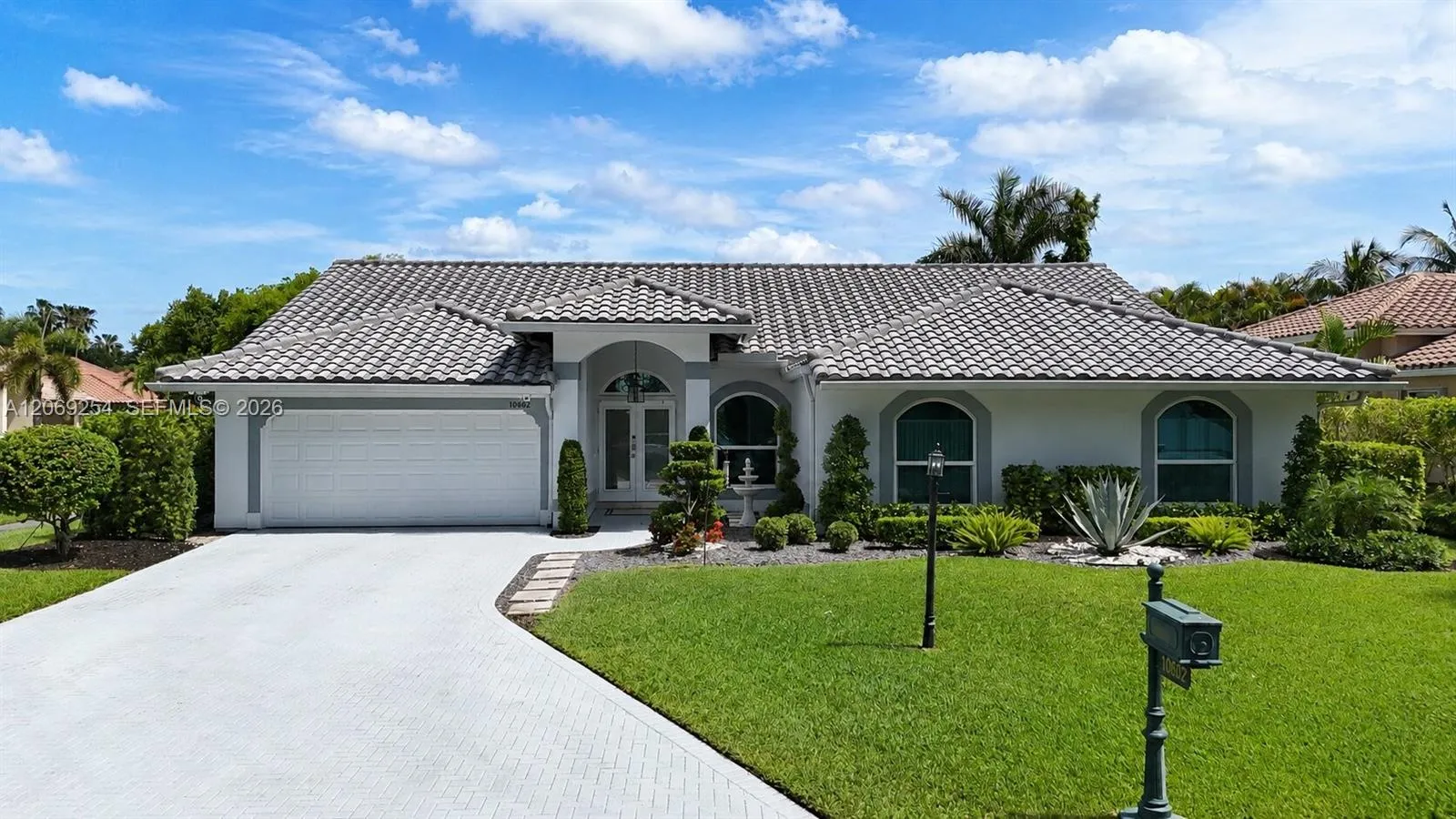 Foto de propiedad en 10602 NW 49th Place, Coral Springs, FL 33076 Coral Springs con MLS# 
