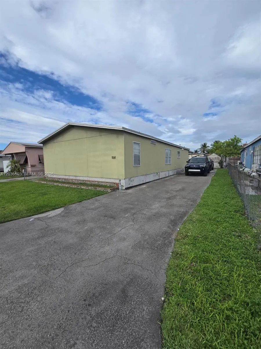 En Venta 1061 SW 131 Place, Miami, FL 33184, Miami, FL 33184