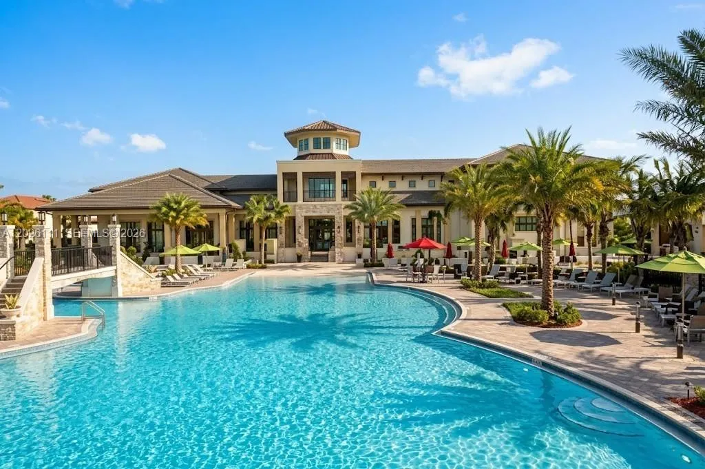 Foto de propiedad en 10620 NW 88th Street 221, Doral, FL 33178 Doral con MLS# 