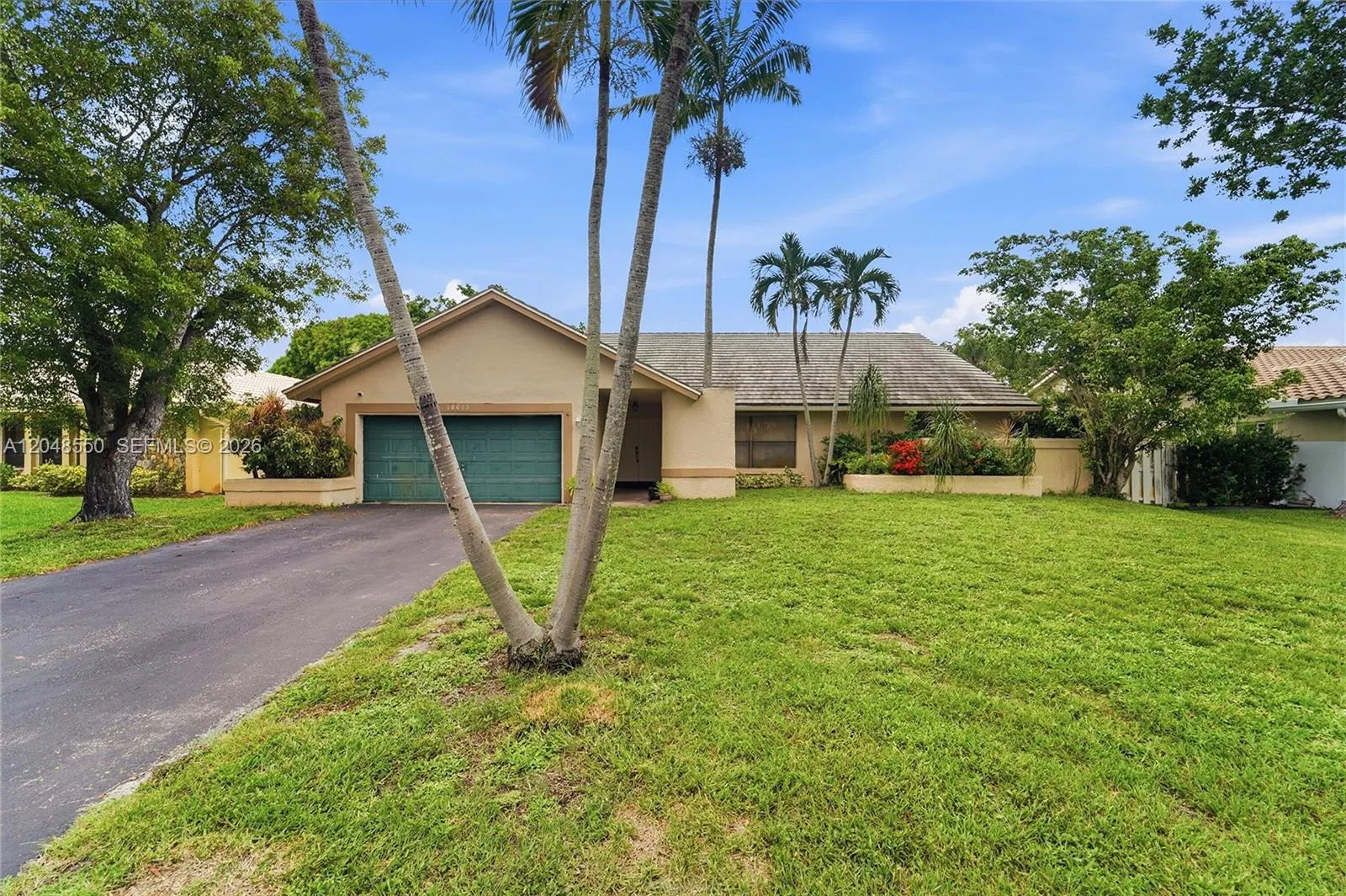 Foto de propiedad en 10623 NW 7th Place, Coral Springs, FL 33071 Coral Springs con MLS# 