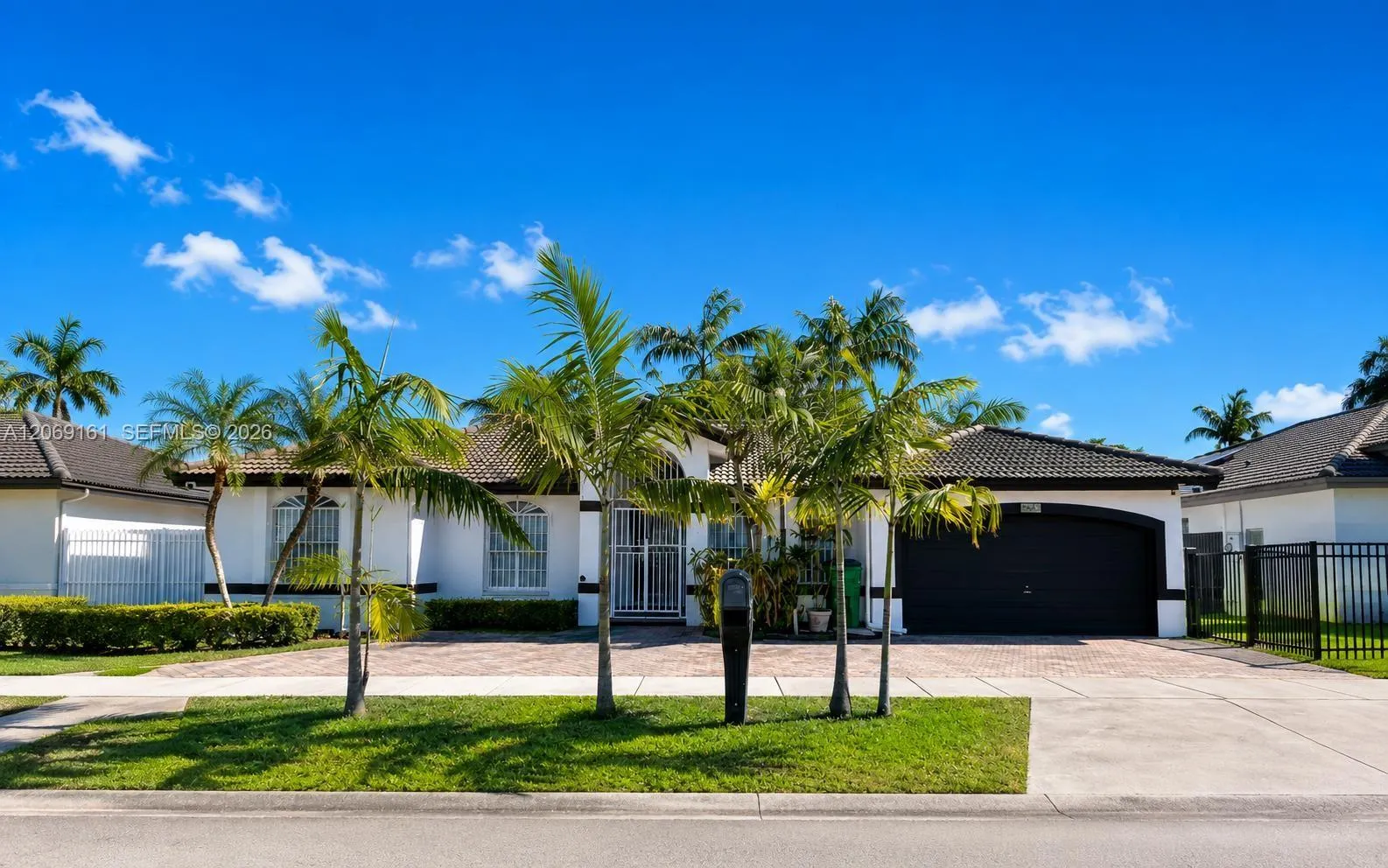 Foto de propiedad en 1063 SW 142nd Avenue 1063, Miami, FL 33184 Miami con MLS# 