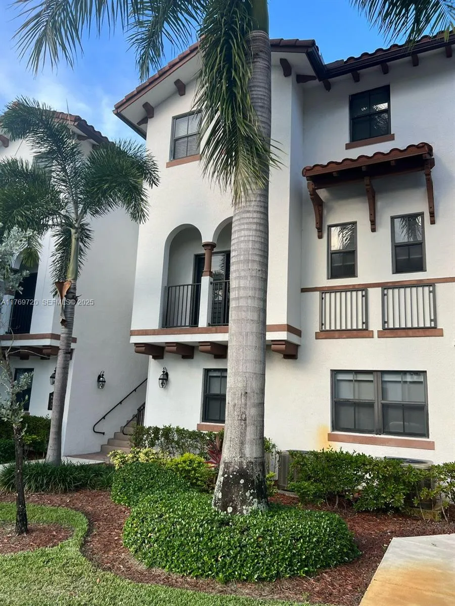 Foto de propiedad en 10630 NW 88th Street 103, Doral, FL 33178 Doral con MLS# 