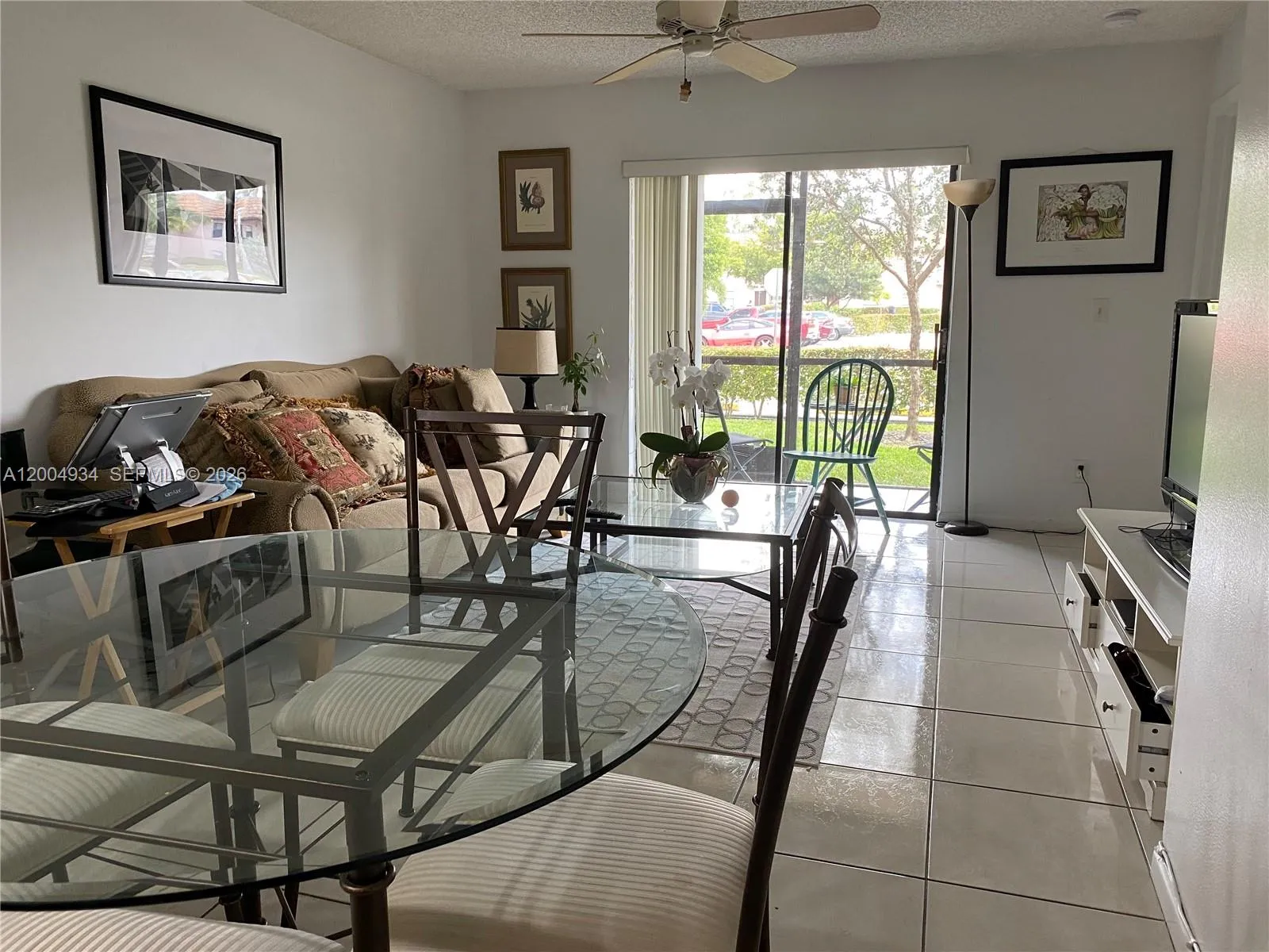 Foto de propiedad en 10633 NW 10th Street 102, Pembroke Pines, FL 33026 Pembroke Pines con MLS# 