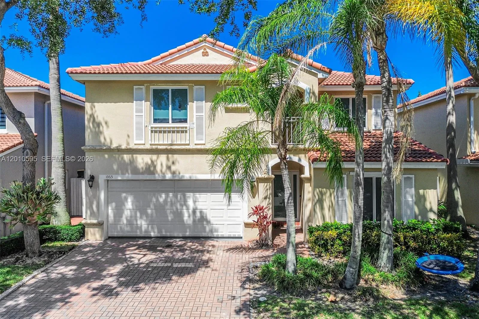 Foto de propiedad en 1065 Weeping Willow Way, Hollywood, FL 33019 Hollywood con MLS# 