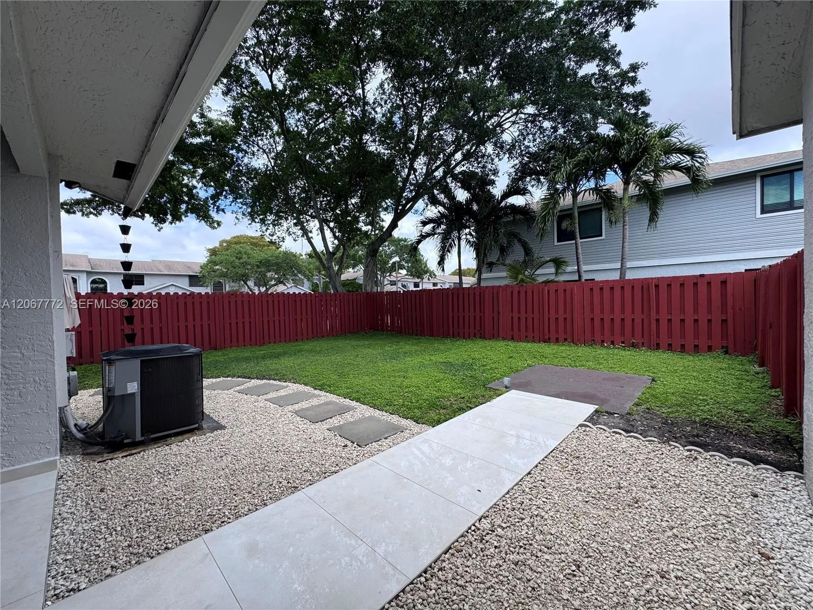 Foto de propiedad en 10651 NW 1st Street 10651, Pembroke Pines, FL 33026 Pembroke Pines con MLS# 