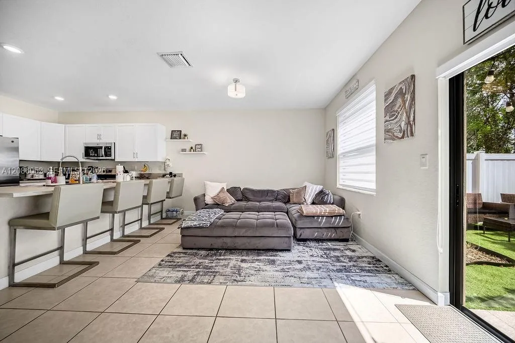 En Venta 10657 W 32nd Lane, Hialeah, FL 33018, Hialeah, FL 33018