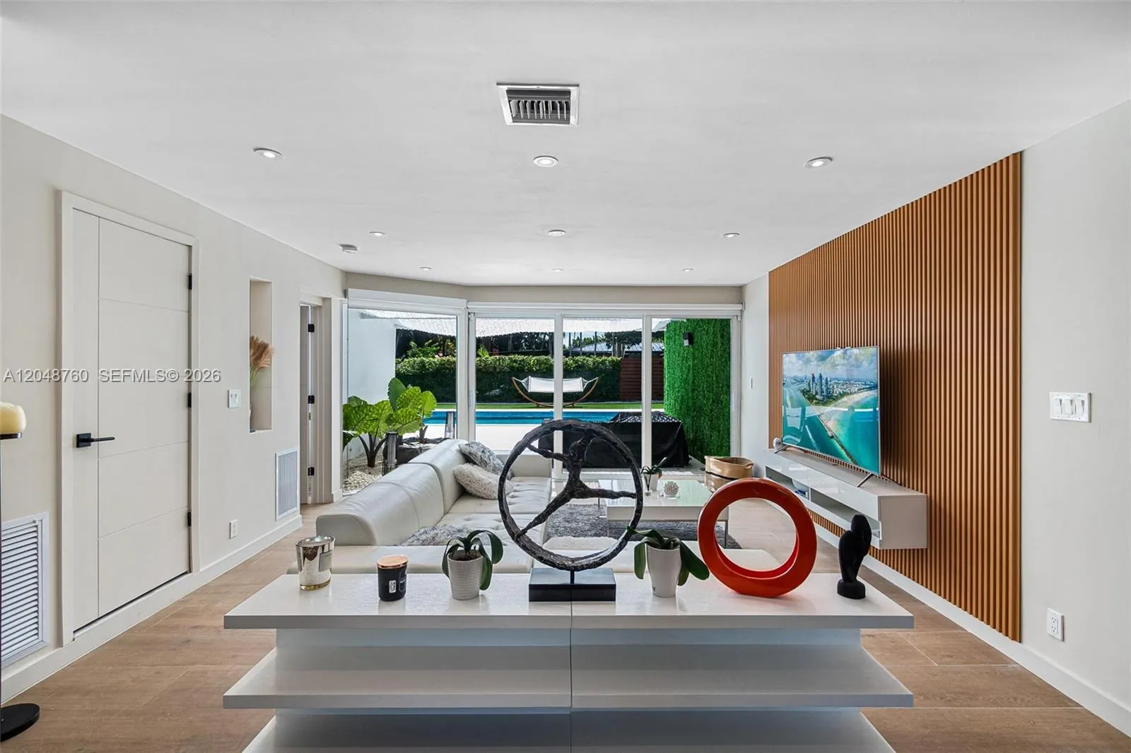 Foto de propiedad en 10658 NE 11th Avenue, Miami Shores, FL 33138 Miami Shores con MLS# 