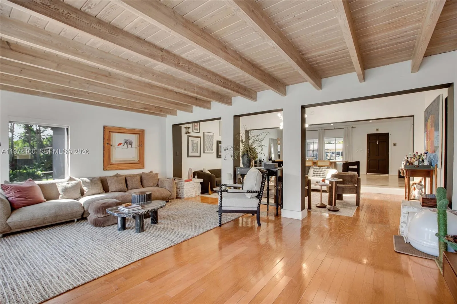 Foto de propiedad en 10659 NE 10th Place, Miami Shores, FL 33138 Miami Shores con MLS# 