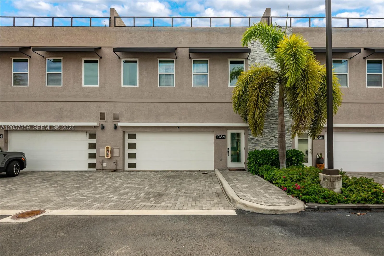 Foto de propiedad en 1066 NE 35th Street, Oakland Park, FL 33334 Oakland Park con MLS# 