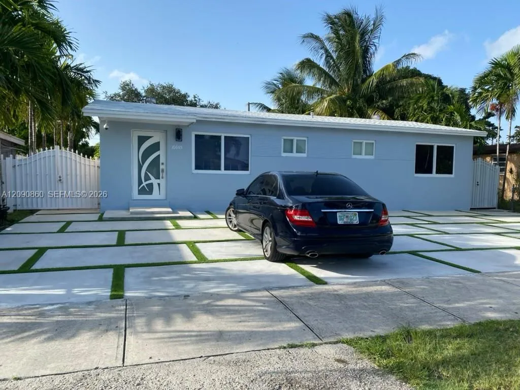 Foto de propiedad en 10665 SW 6 Street, Miami, FL 33174 Miami con MLS# 