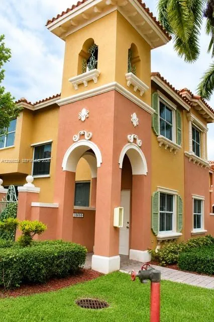 Foto de propiedad en 10666 SW 7th Street 2106, Pembroke Pines, FL 33025 Pembroke Pines con MLS# 