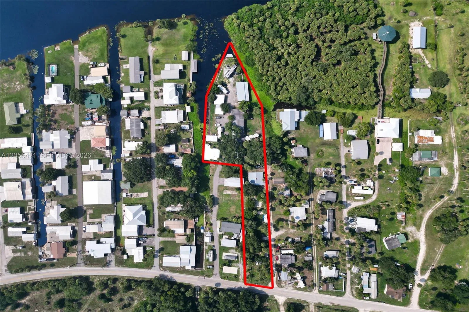 Foto de propiedad en 1069 Marina Ln & Cramer Lane, Moore Haven, FL Moore Haven con MLS# 