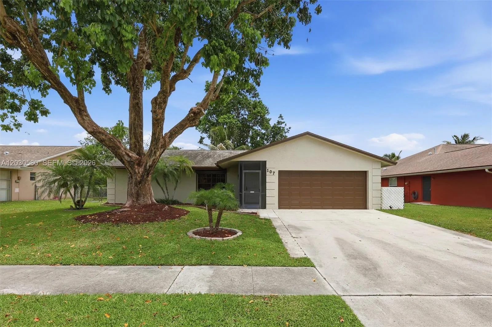 Foto de propiedad en 107 Starling Avenue, Royal Palm Beach, FL 33411 Royal Palm Beach con MLS# 