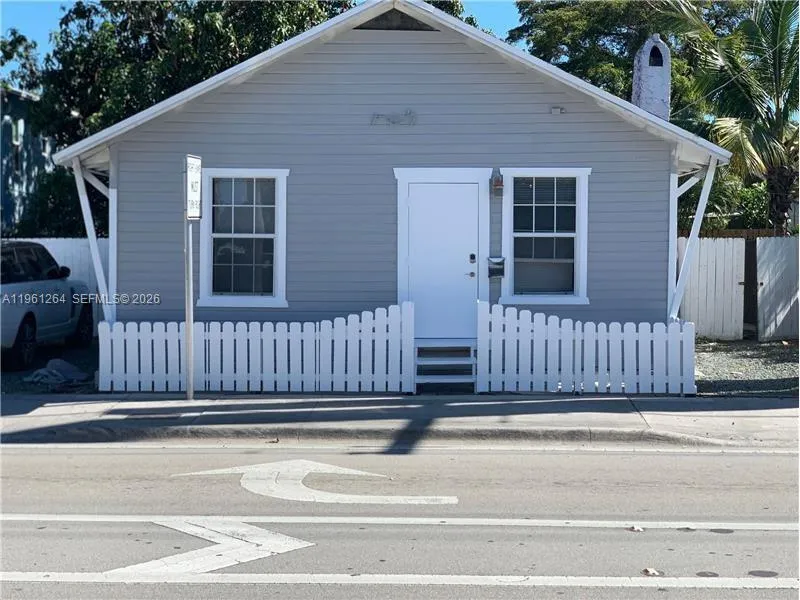 Vendido 107 Stirling Road, Dania Beach, FL 33004, Dania Beach, FL 33004
