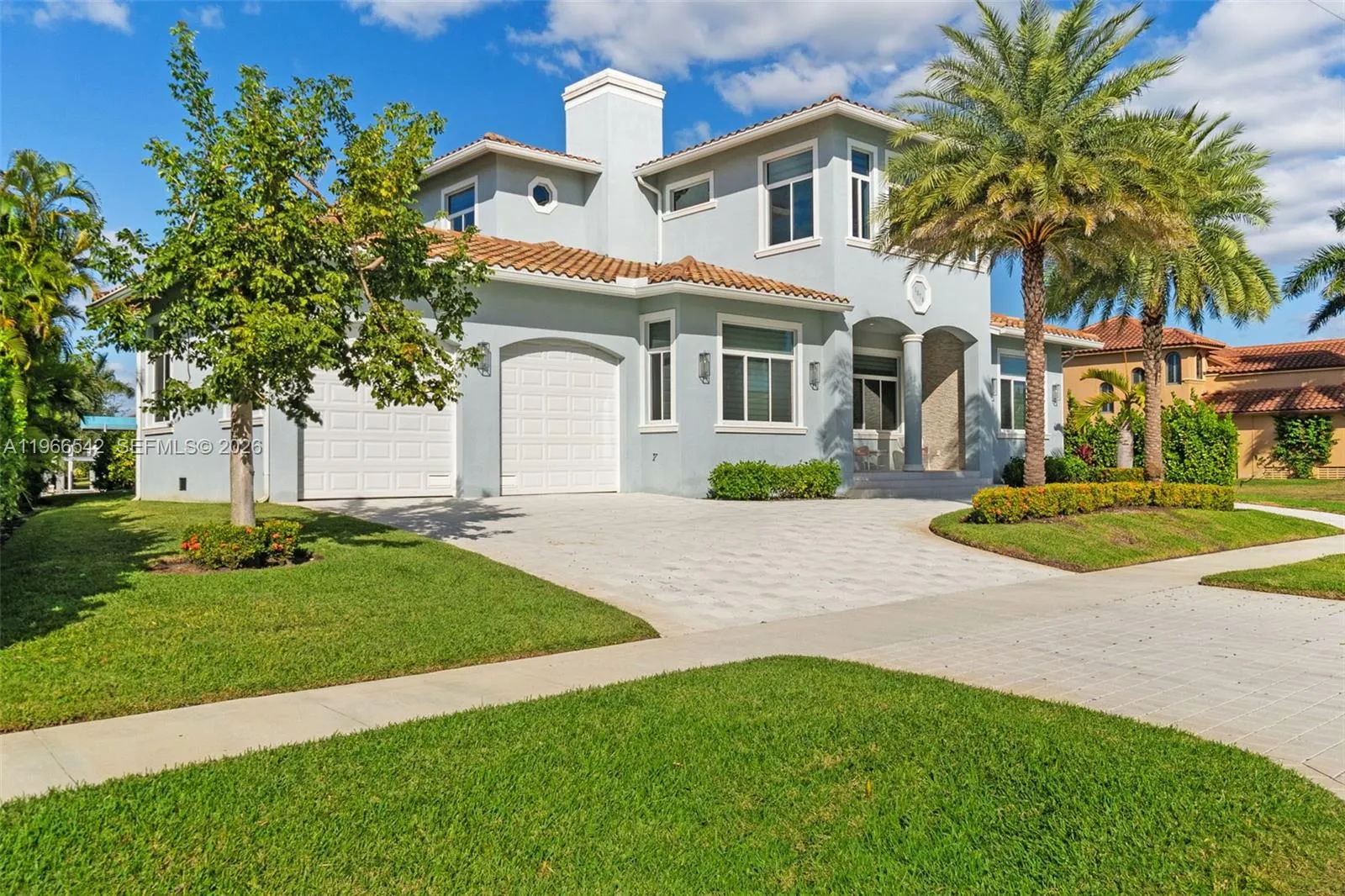 Foto de propiedad en 1070 Dana Court, Marco Island, FL 34145 Marco Island con MLS# 