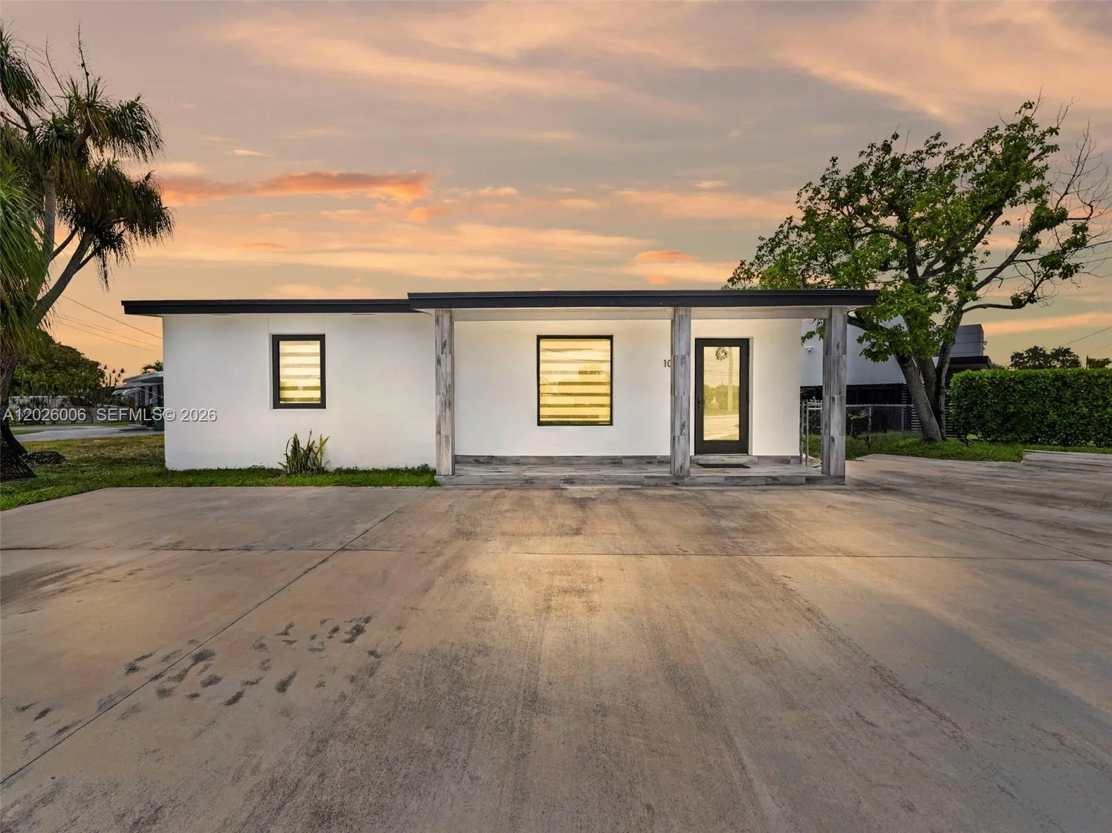 Foto de propiedad en 10700 SW 46th Street, Miami, FL 33165 Miami con MLS# 