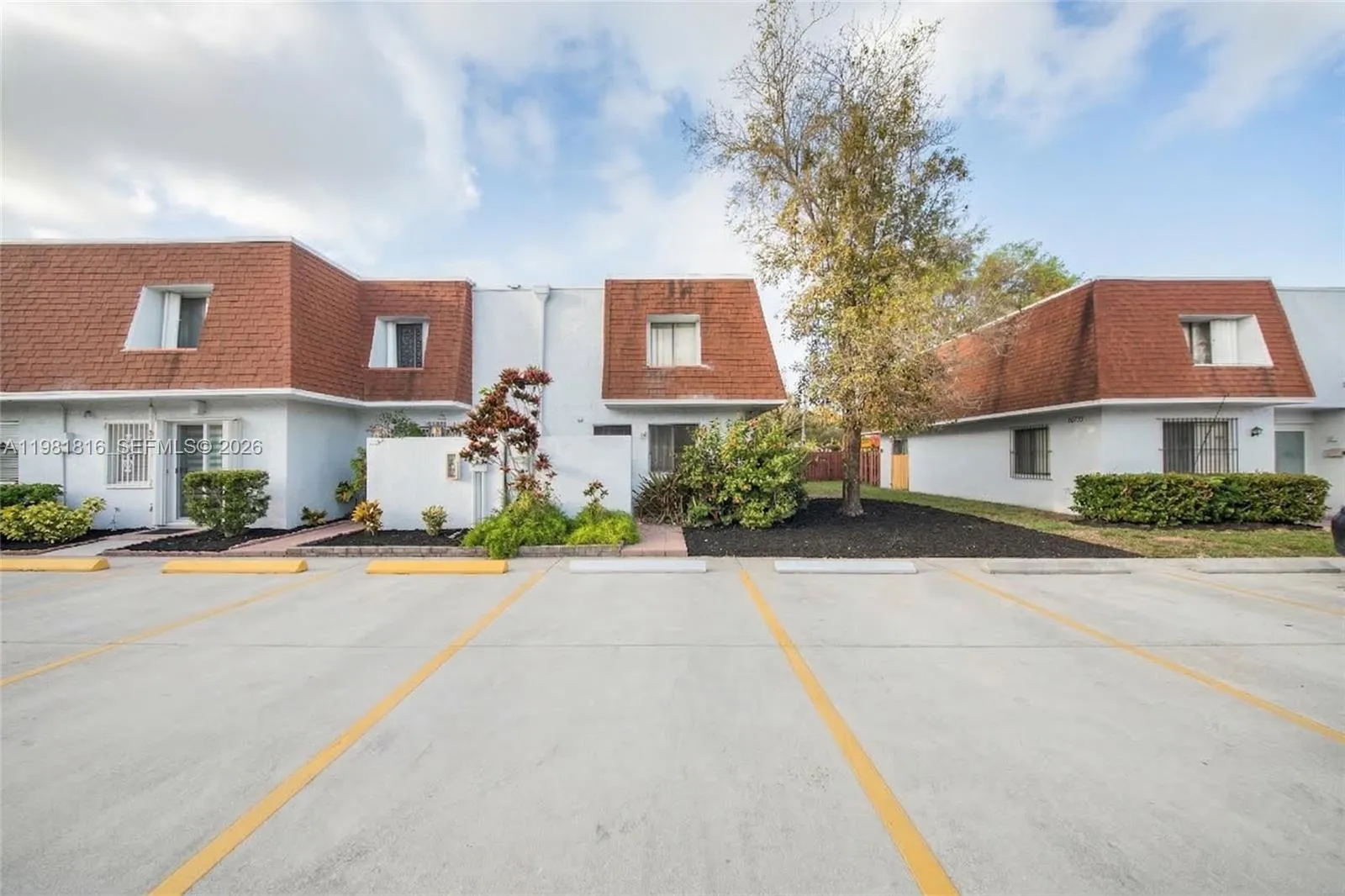 Foto de propiedad en 10710 NW 7th Street 11B, Miami, FL 33172 Miami con MLS# 