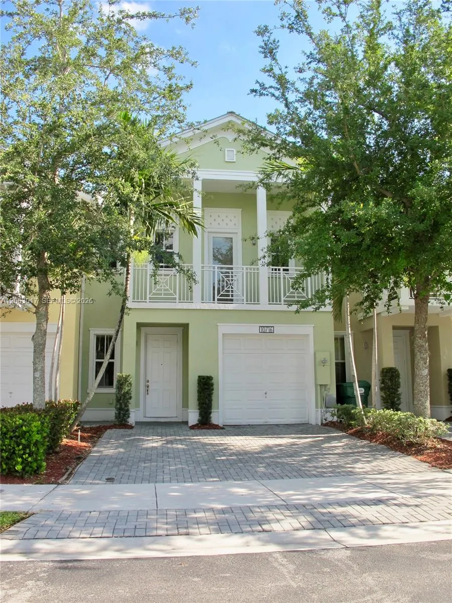 Foto de propiedad en 10716 NW 76th Lane, Doral, FL 33178 Doral con MLS# 