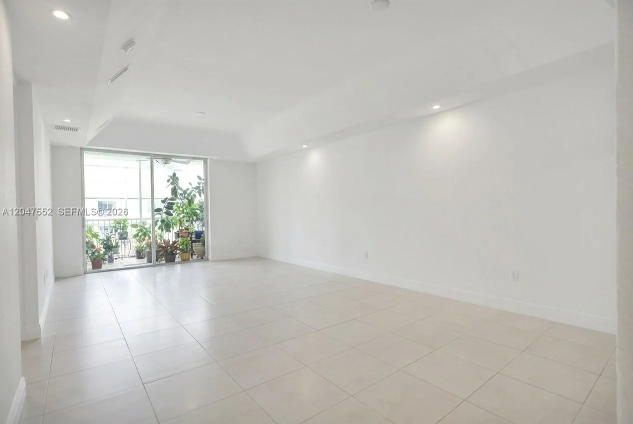 Foto de propiedad en 10720 NW 66th Street 205, Doral, FL 33178 Doral con MLS# 