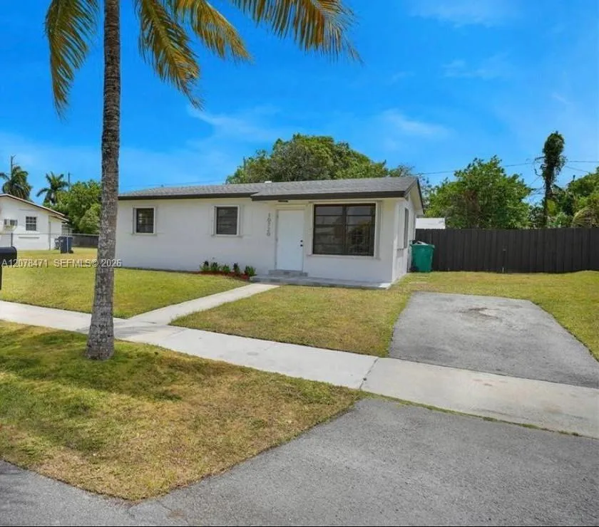 Foto de propiedad en 10720 SW 147th Street, Miami, FL 33176 Miami con MLS# 