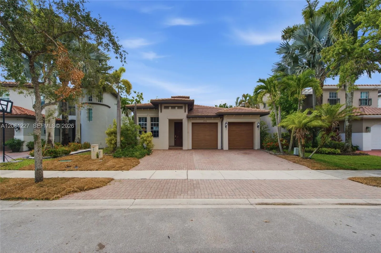 Foto de propiedad en 10726 NW 80th Circle, Parkland, FL 33076 Parkland con MLS# 