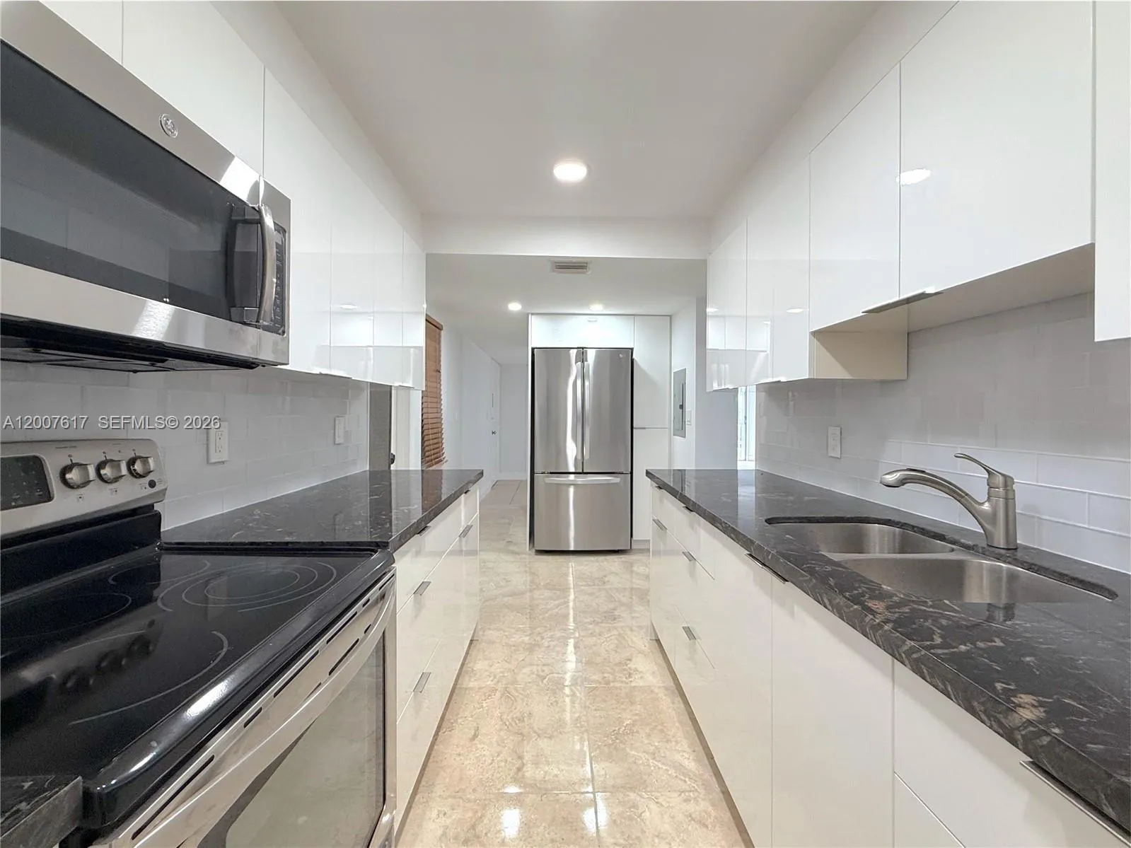 Foto de propiedad en 1075 92nd Street 201, Bay Harbor Islands, FL 33154 Bay Harbor Islands con MLS# 