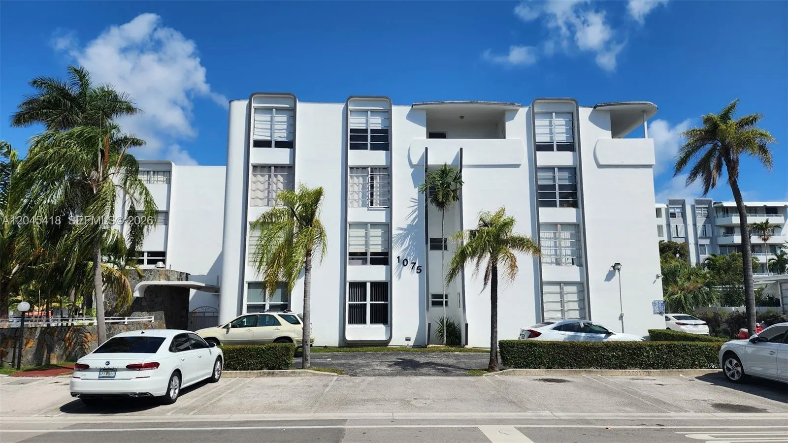 Foto de propiedad en 1075 93rd Street 304, Bay Harbor Islands, FL 33154 Bay Harbor Islands con MLS# 