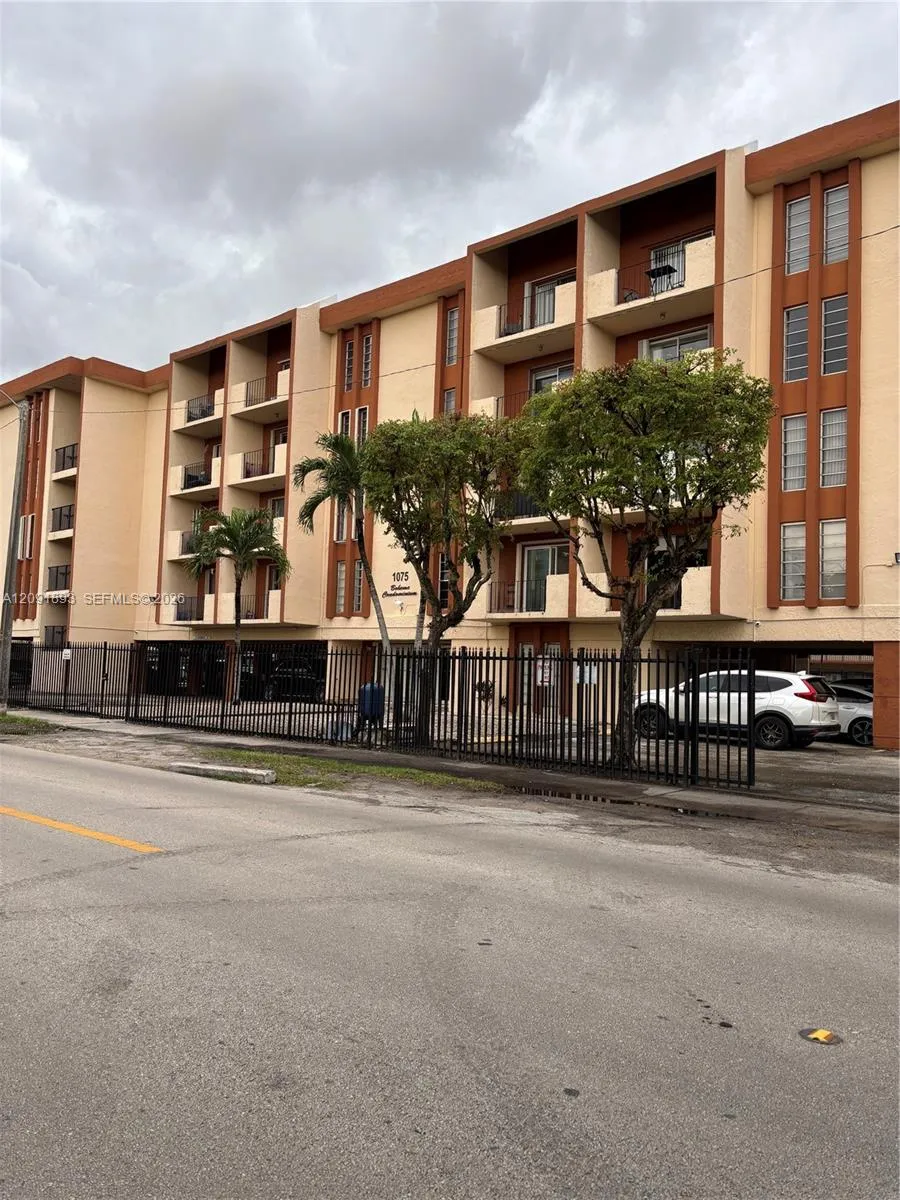 En Venta 1075 W 68th Street 311, Hialeah, FL 33014, Hialeah, FL 33014