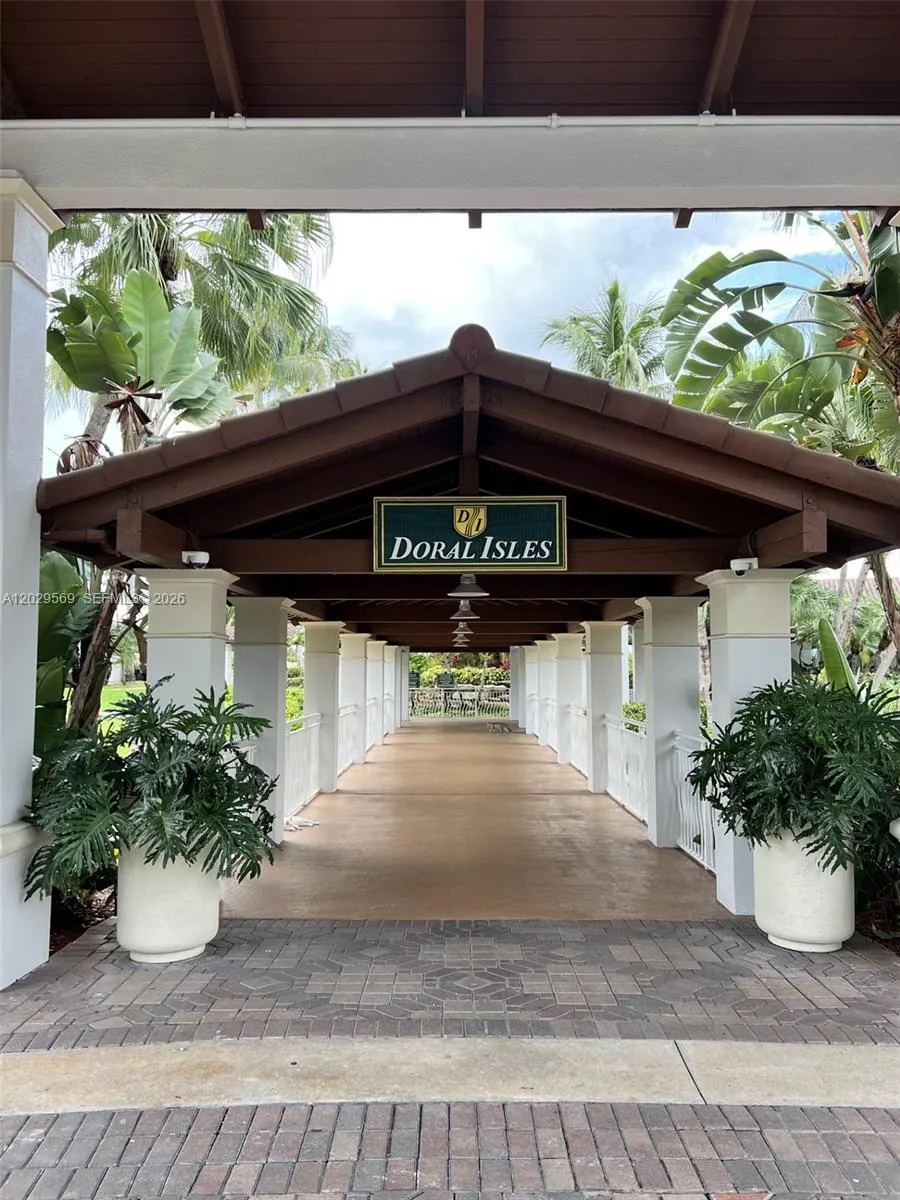 Foto de propiedad en 10750 NW 66th Street 401, Doral, FL 33178 Doral con MLS#