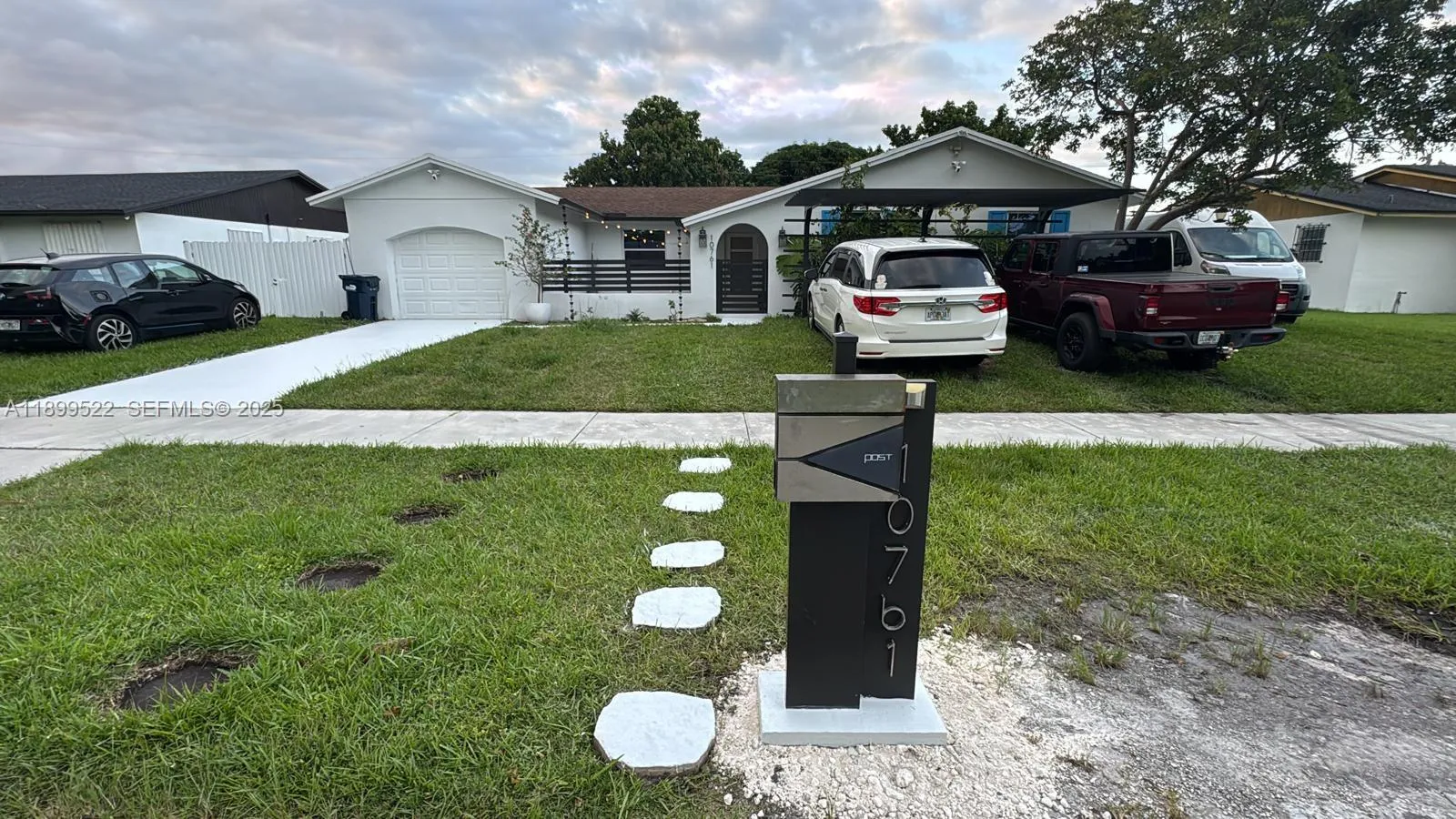 Foto de propiedad en 10761 SW 165th Street, Miami, FL 33157 Miami con MLS# 
