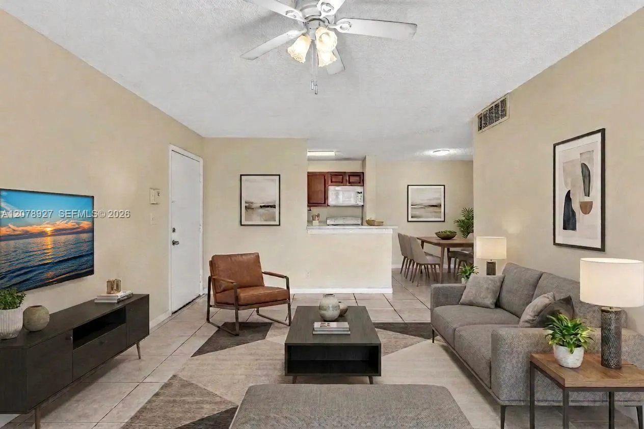 Foto de propiedad en 10765 Cleary Boulevard 104, Plantation, FL 33324 Plantation con MLS# 
