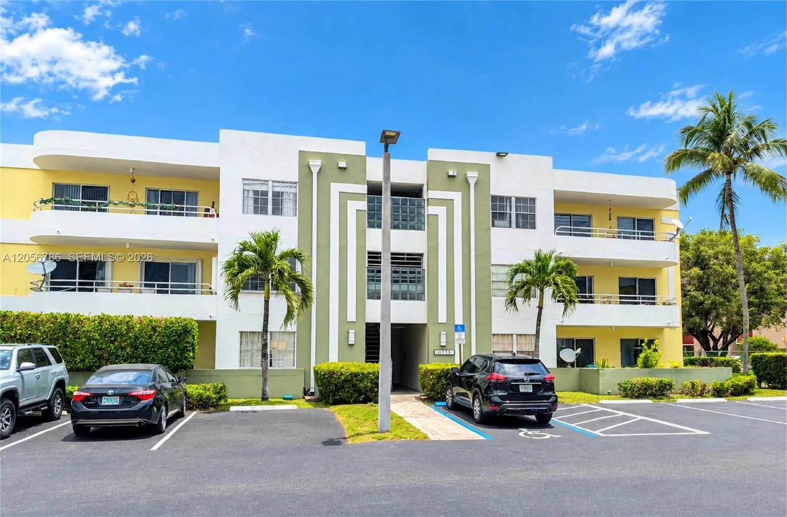 Foto de propiedad en 10765 SW 108th Avenue 303, Miami, FL 33176 Miami con MLS#