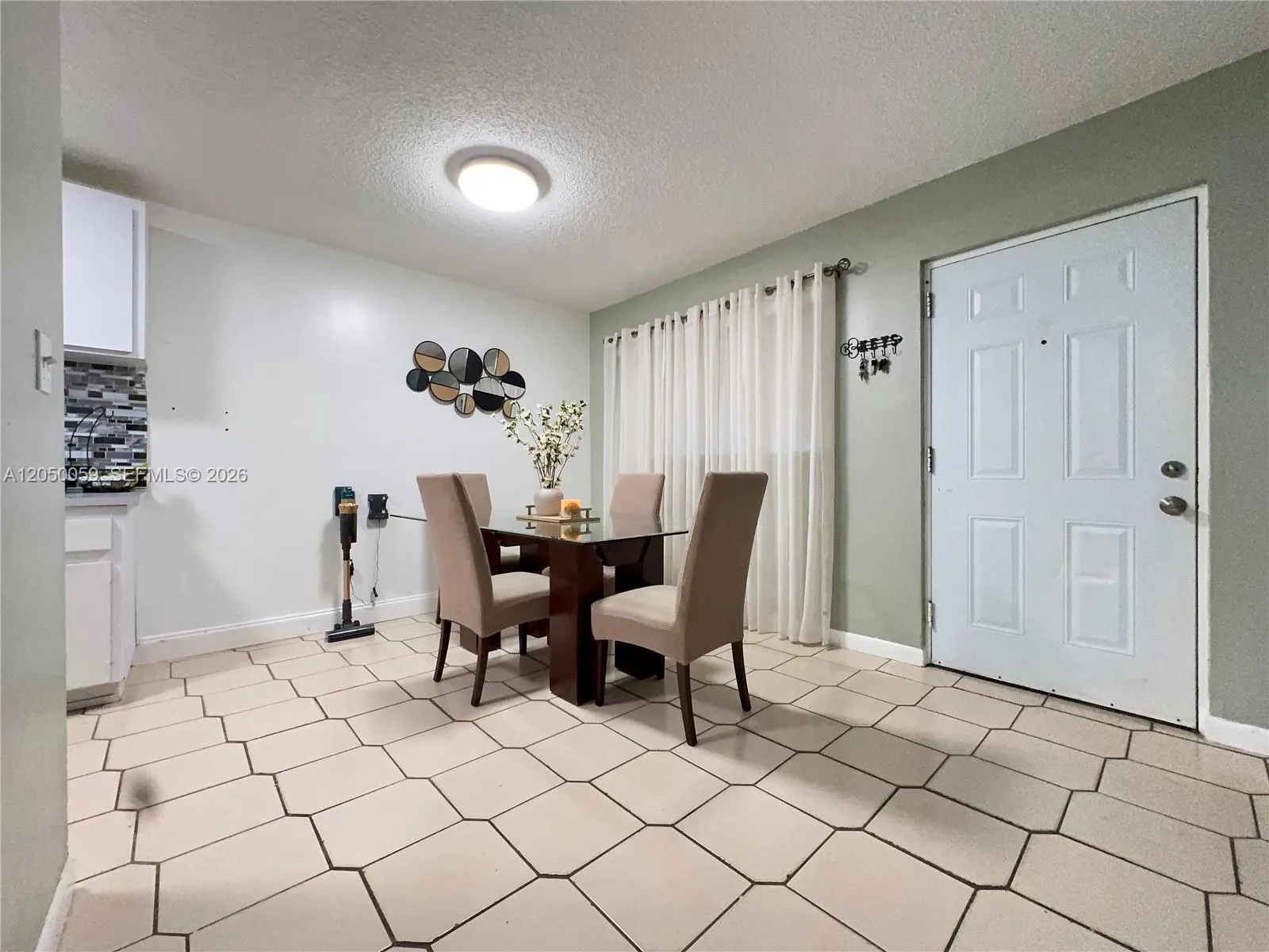 En Renta 10765 SW 4th Street 3, Sweetwater, FL 33174, Sweetwater, FL 33174