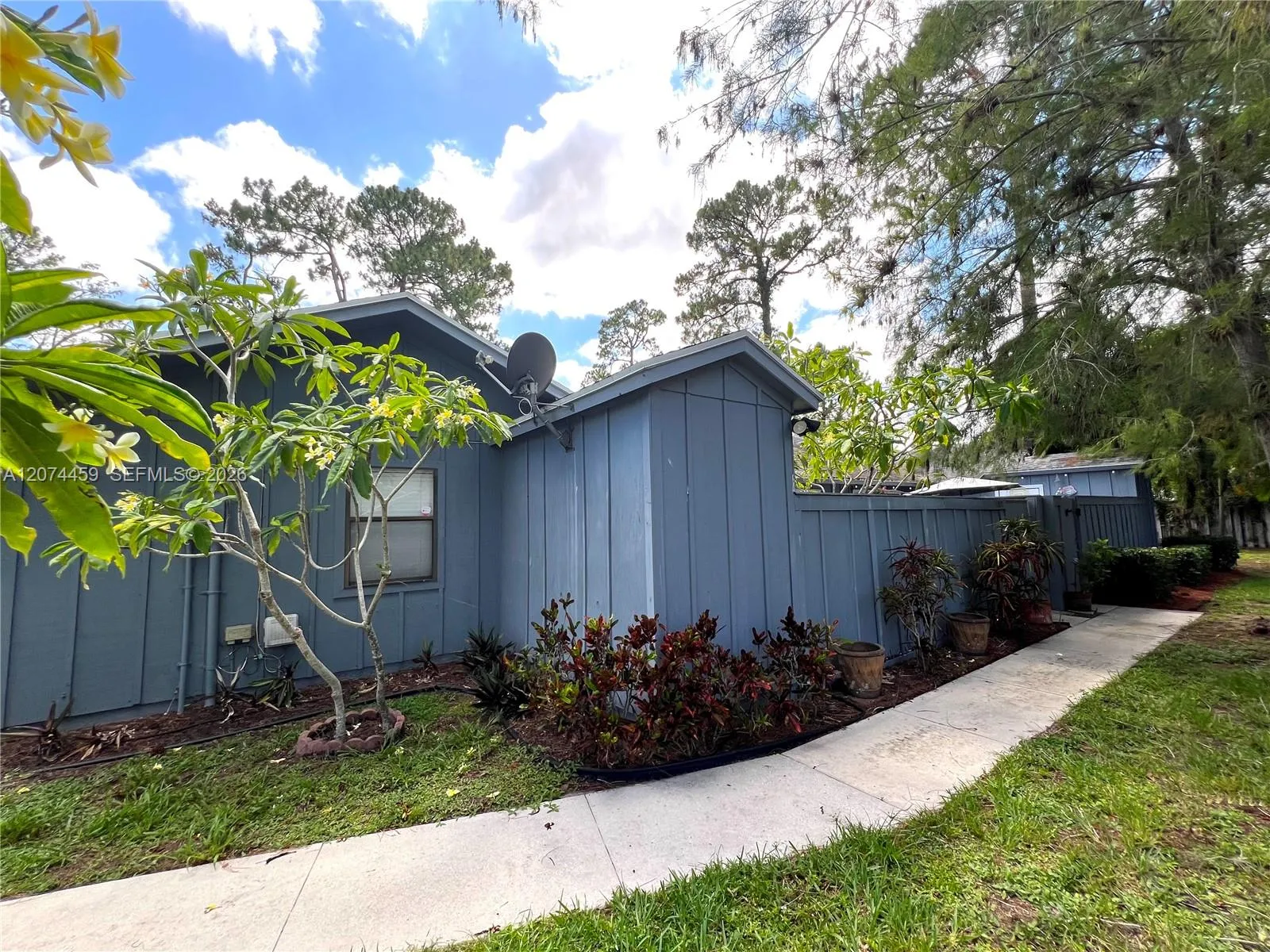 Foto de propiedad en 1077 Goldenrod Road, Wellington, FL 33414 Wellington con MLS# 