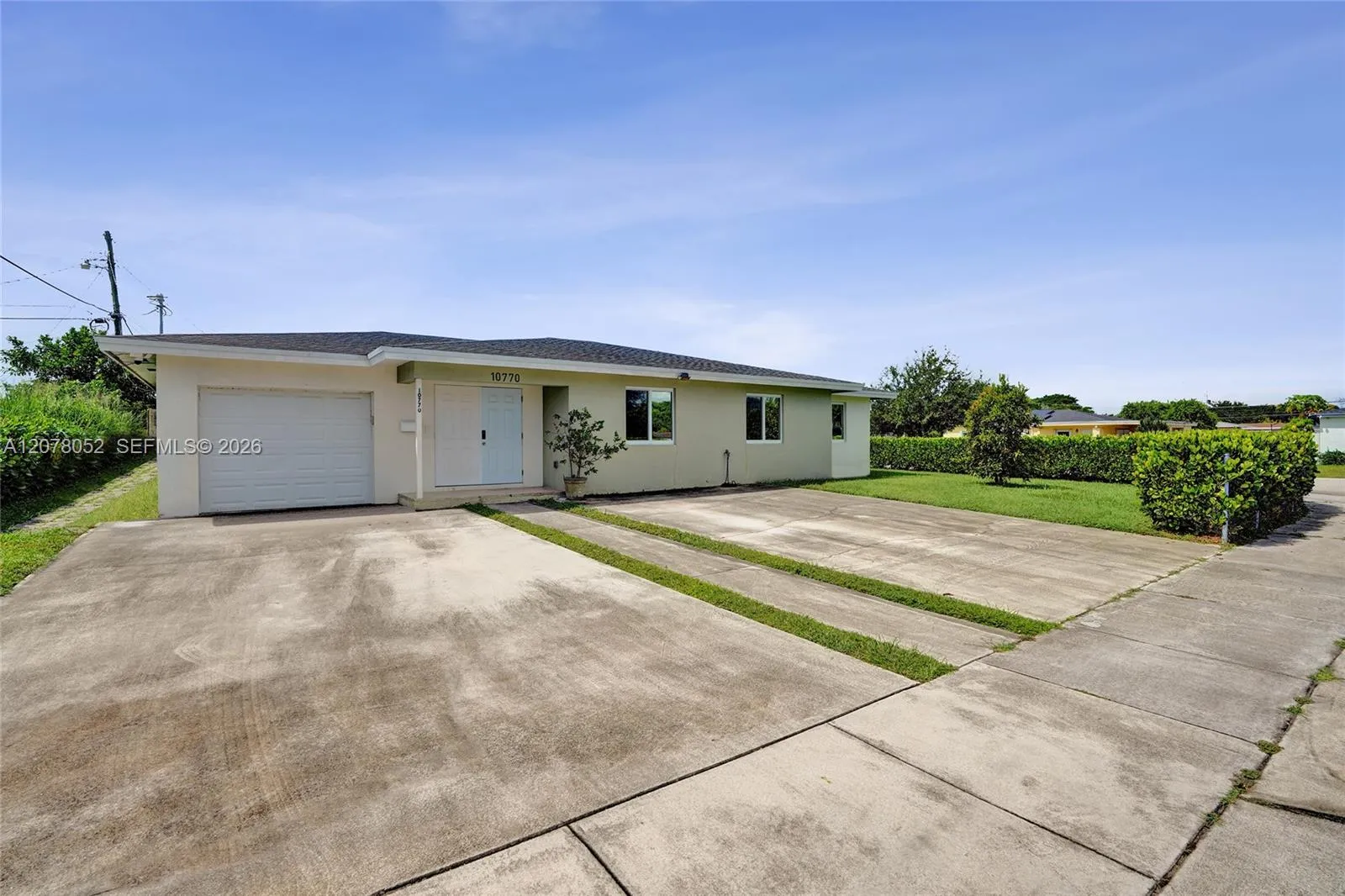 Foto de propiedad en 10770 SW 149th Street, Miami, FL 33176 Miami con MLS# 
