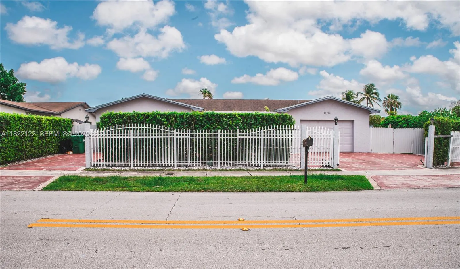 Foto de propiedad en 10770 SW 172nd Street, Miami, FL 33157 Miami con MLS# 
