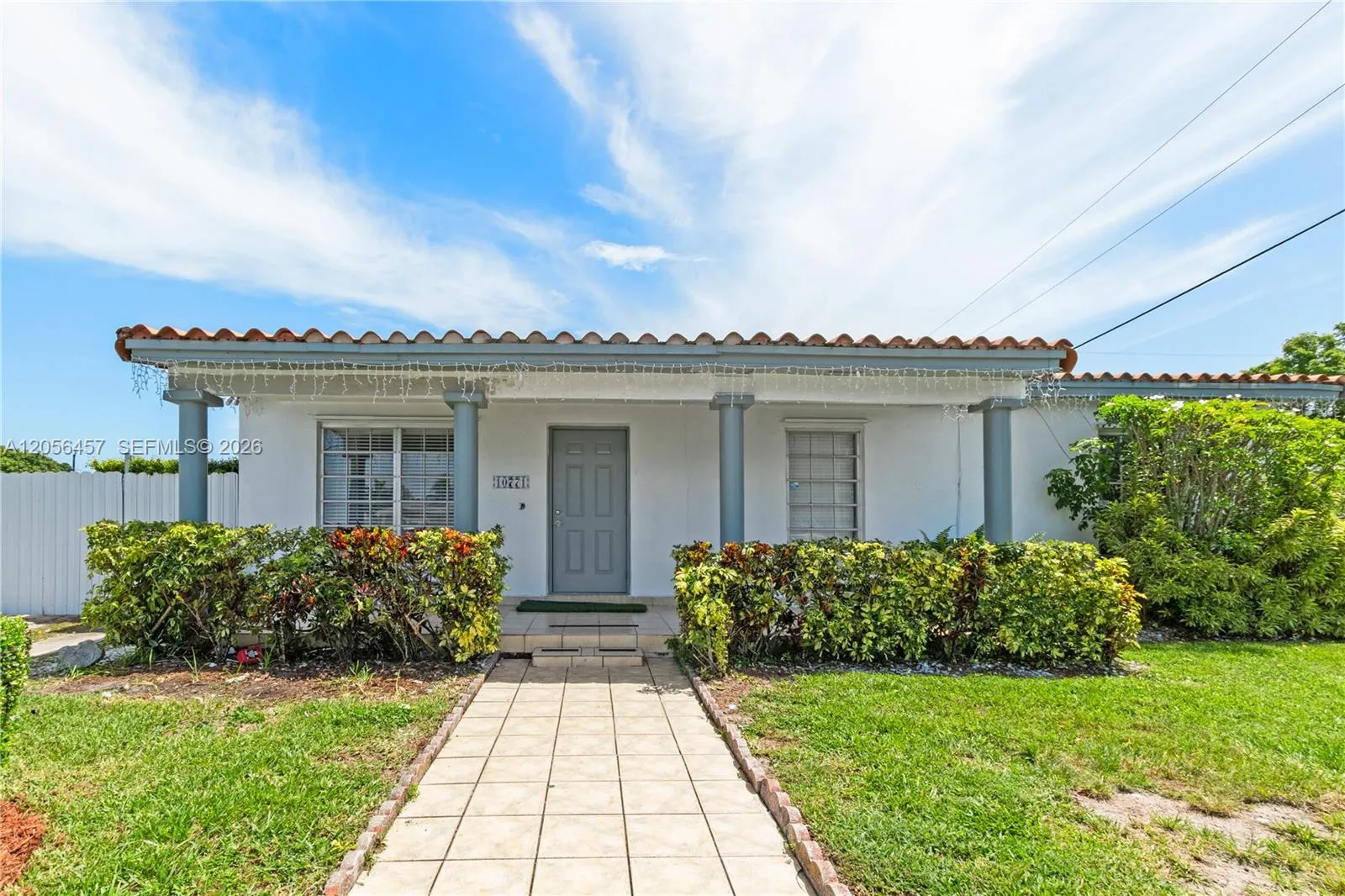 Foto de propiedad en 10771 SW 51st Drive, Miami, FL 33165 Miami con MLS# 