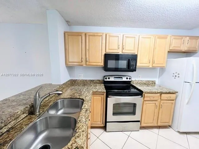 Foto de propiedad en 10773 Cleary Boulevard 101, Plantation, FL 33324 Plantation con MLS# 