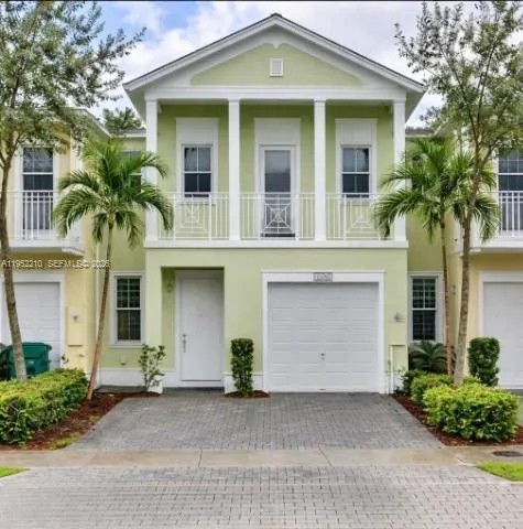 Foto de propiedad en 10780 NW 74th Lane, Doral, FL 33178 Doral con MLS# 