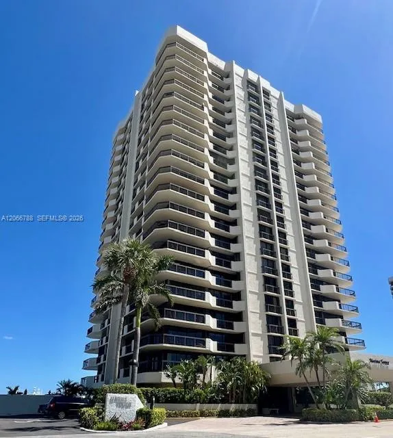 Foto de propiedad en 108 Lakeshore Drive 338, North Palm Beach, FL 33408 North Palm Beach con MLS# 