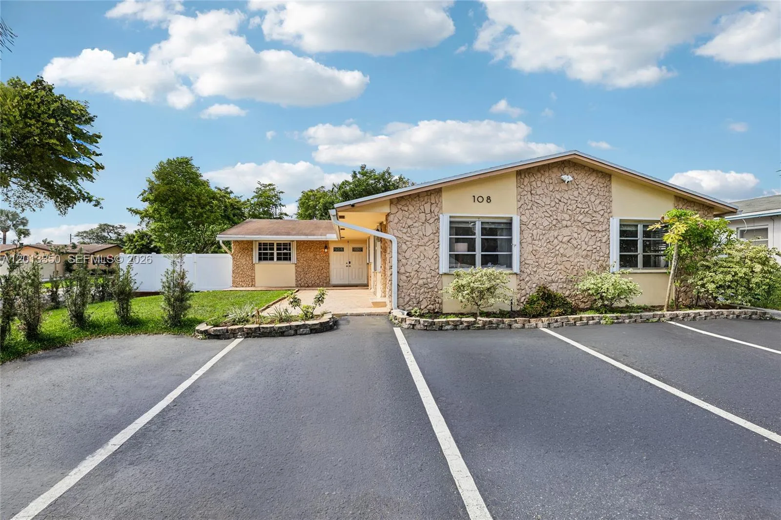 Foto de propiedad en 108 SE 4th Terrace, Dania Beach, FL 33004 Dania Beach con MLS# 